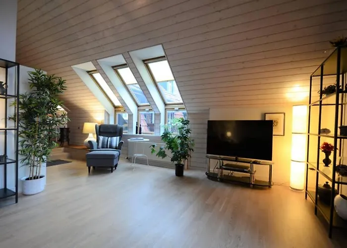 Modern Penthouse Apartment, Close To Everything *